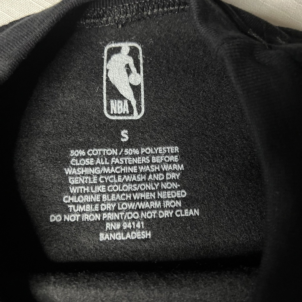 NBA Los Angeles Lakers Crewneck Sweatshirt Mens Small Black Yellow Logo Fleece - Picture 6 of 9